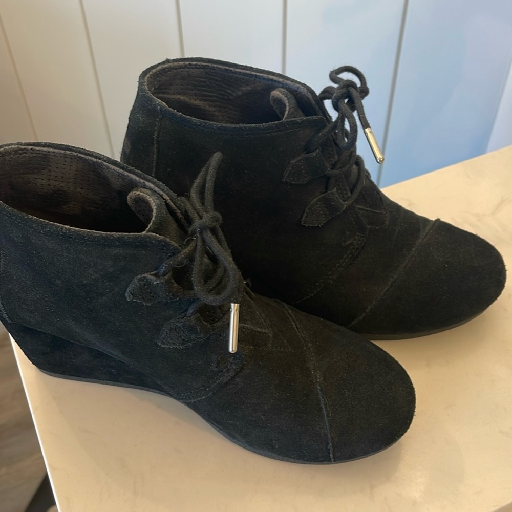 Toms wedge ankle suede boots
